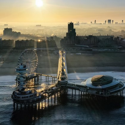 Skyline Scheveningen de pier Den Haag als backdrop Liset Verberne