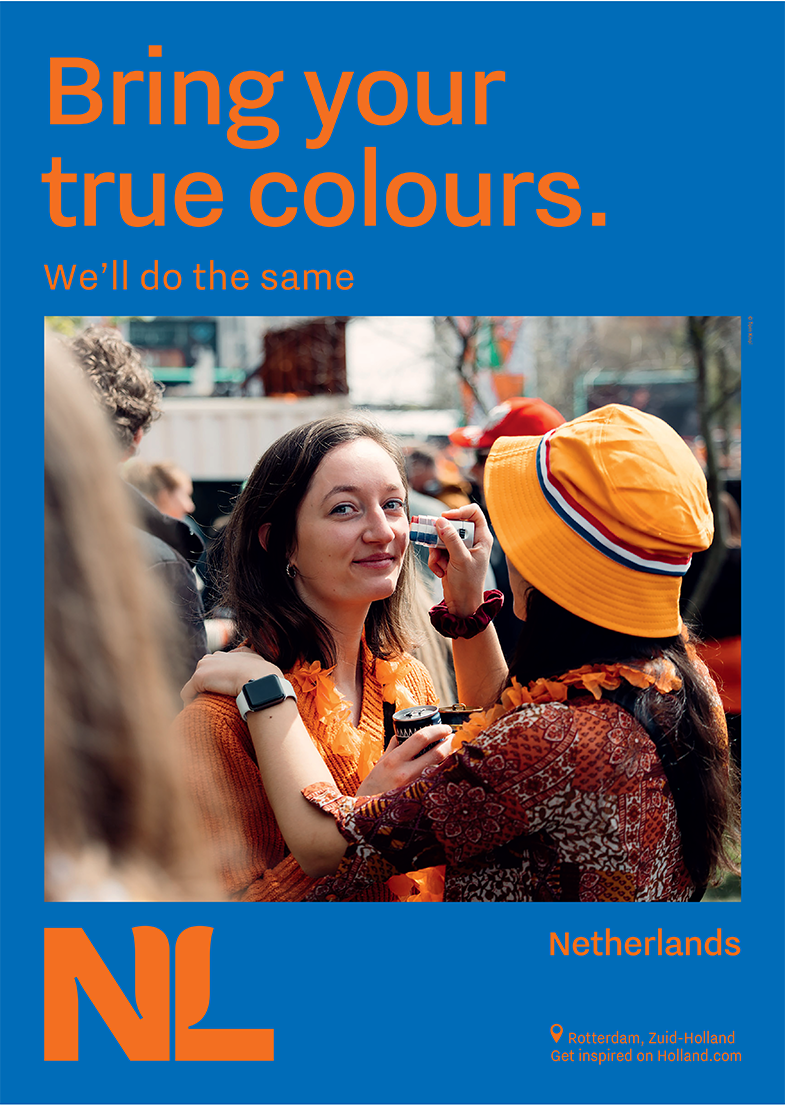 Poster voor de Bring Yourself campagne met een foto van een Koningsdagtafereel